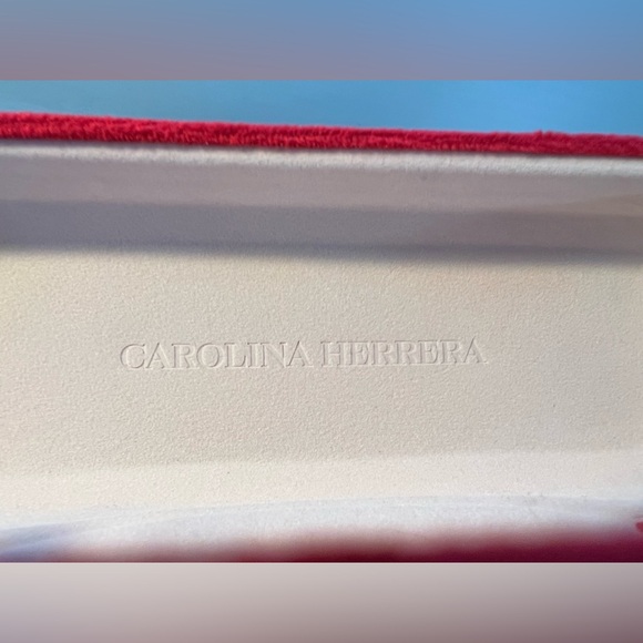 🕶️💋Like New Red Velvet Carolina Herrera Sunglasses/Eyeglasses Clamshell Case - Picture 8 of 17